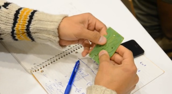 Pocket Tripod an iPhone stand in the size of a credit card greekiphone